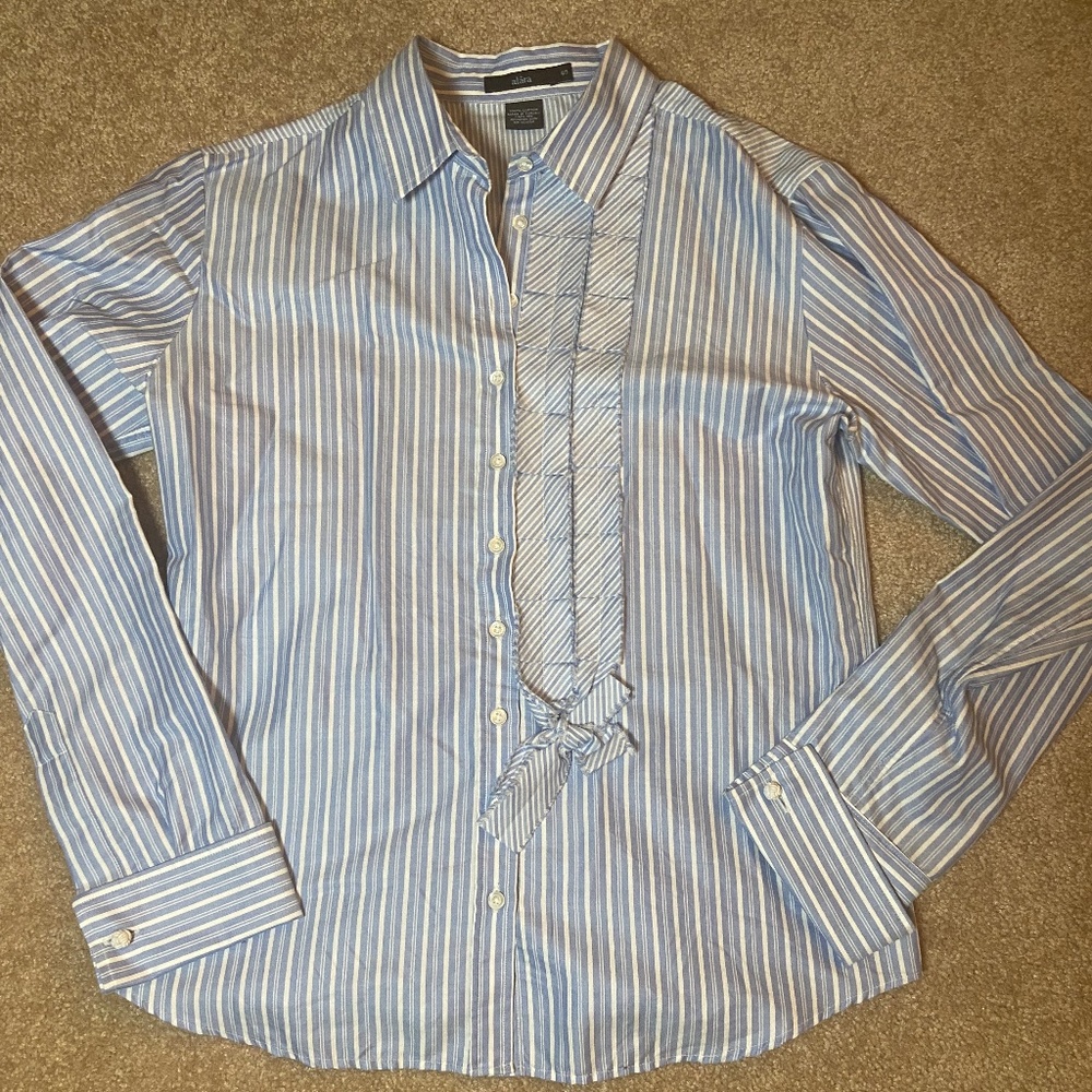 10/$15 Alâra womens button down shirt small blue and white stripes with bow